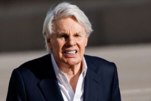 Ex-Abercrombie & Fitch CEO Mike Jeffries may have dementia and be unable to face sex charges, defence argues | US News