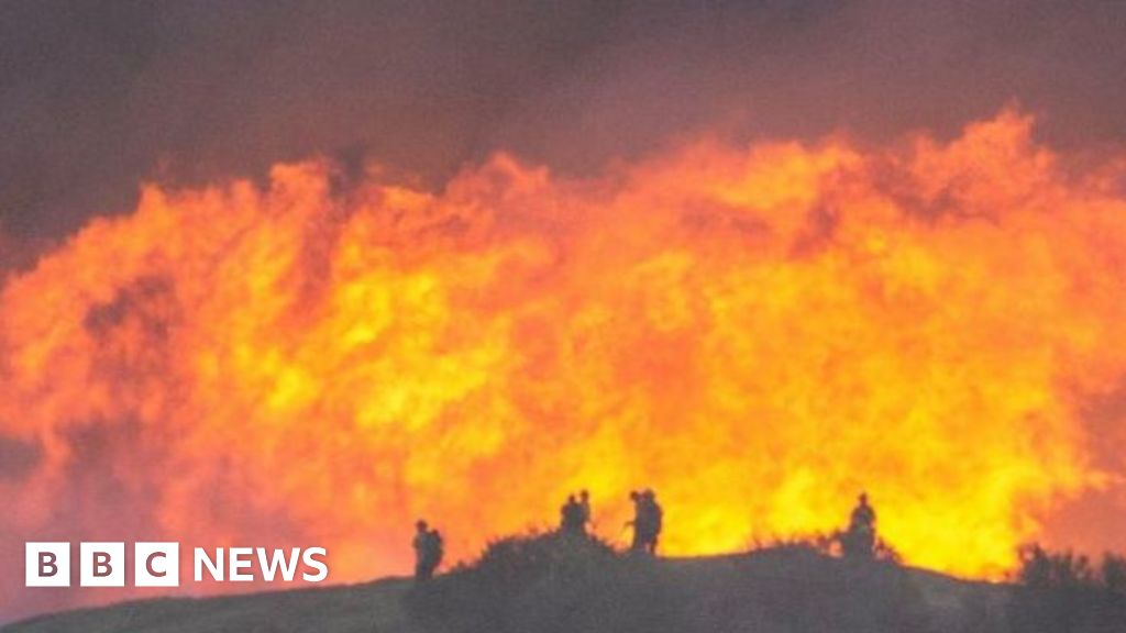 As winds pick up, LA firefighters desperately try to contain monster Palisades inferno