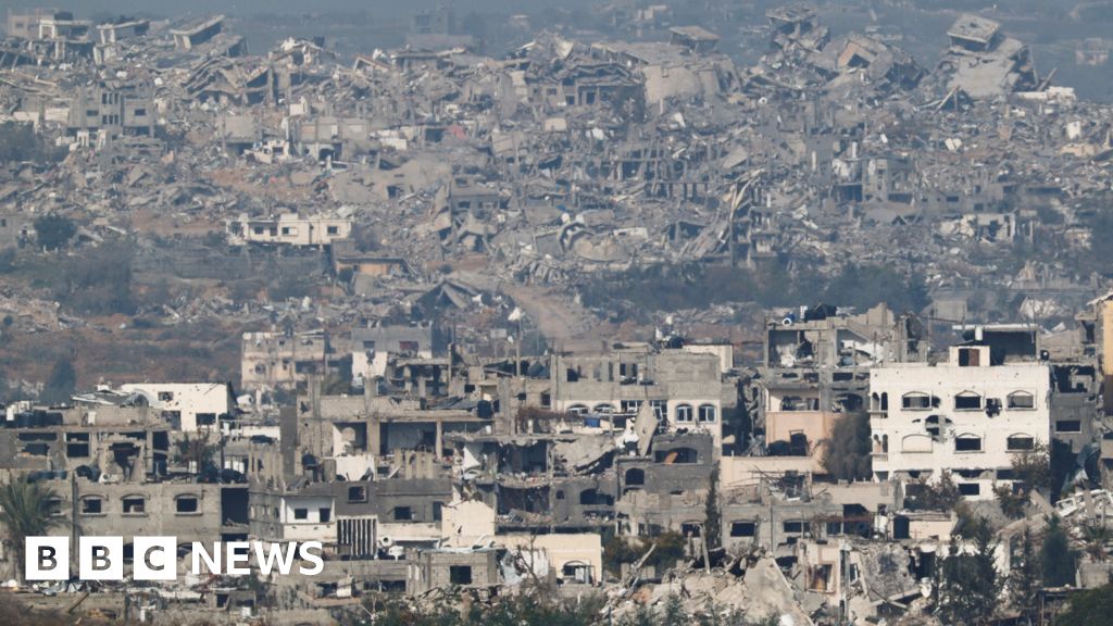 Gaza ceasefire deal agreed by Israel and Hamas, source tells BBC