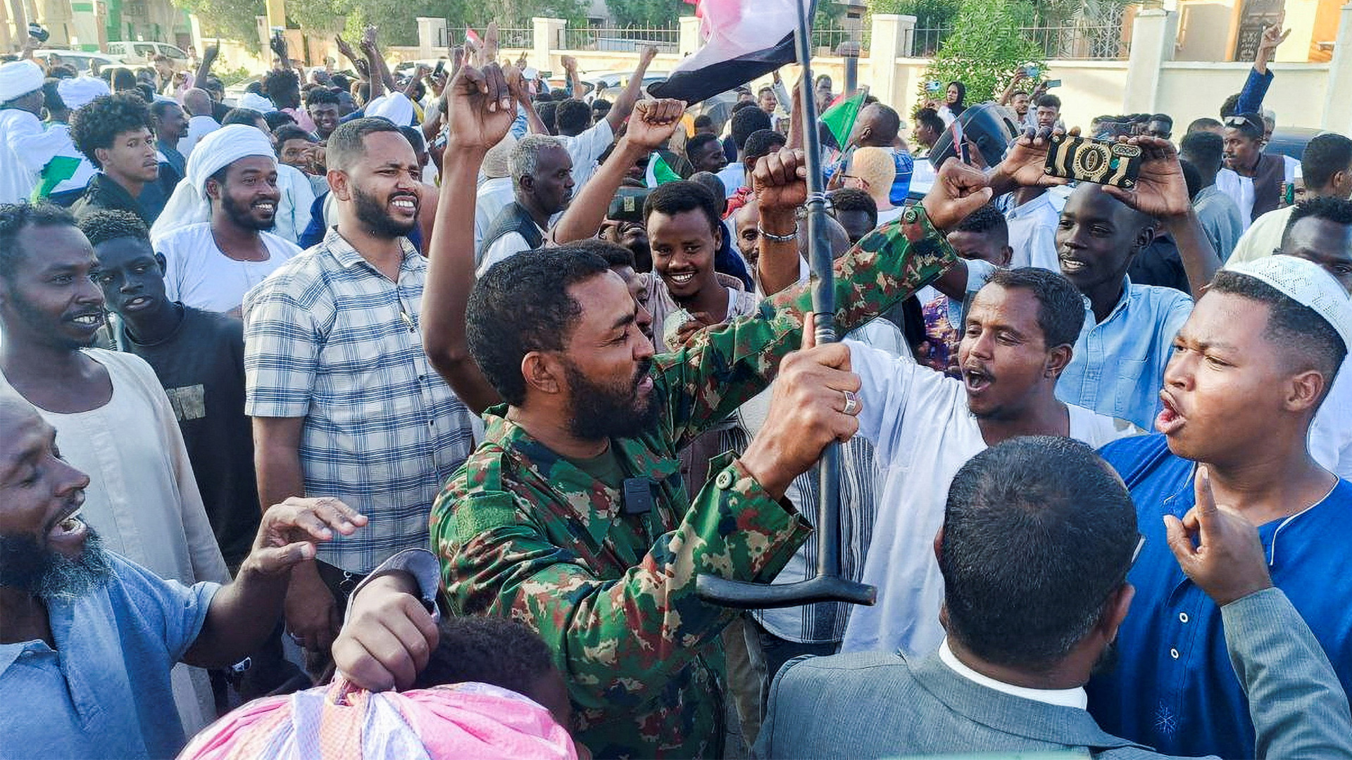 Celebrations in Sudan as army retakes key city of Wad Madani from RSF | Sudan war