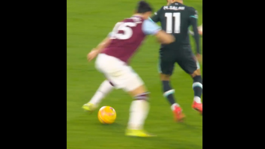 Liverpool star Mohamed Salah nutmegs two West Ham defenders to assist Cody Gakpo (Video)